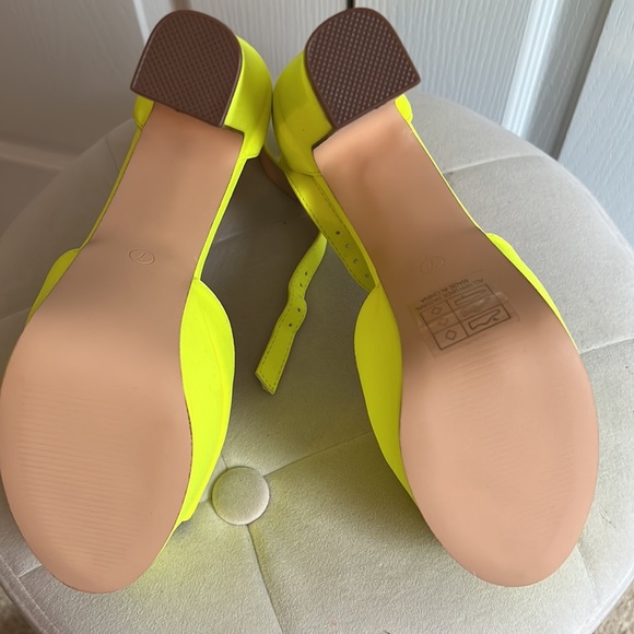 Heels - Picture 4 of 4